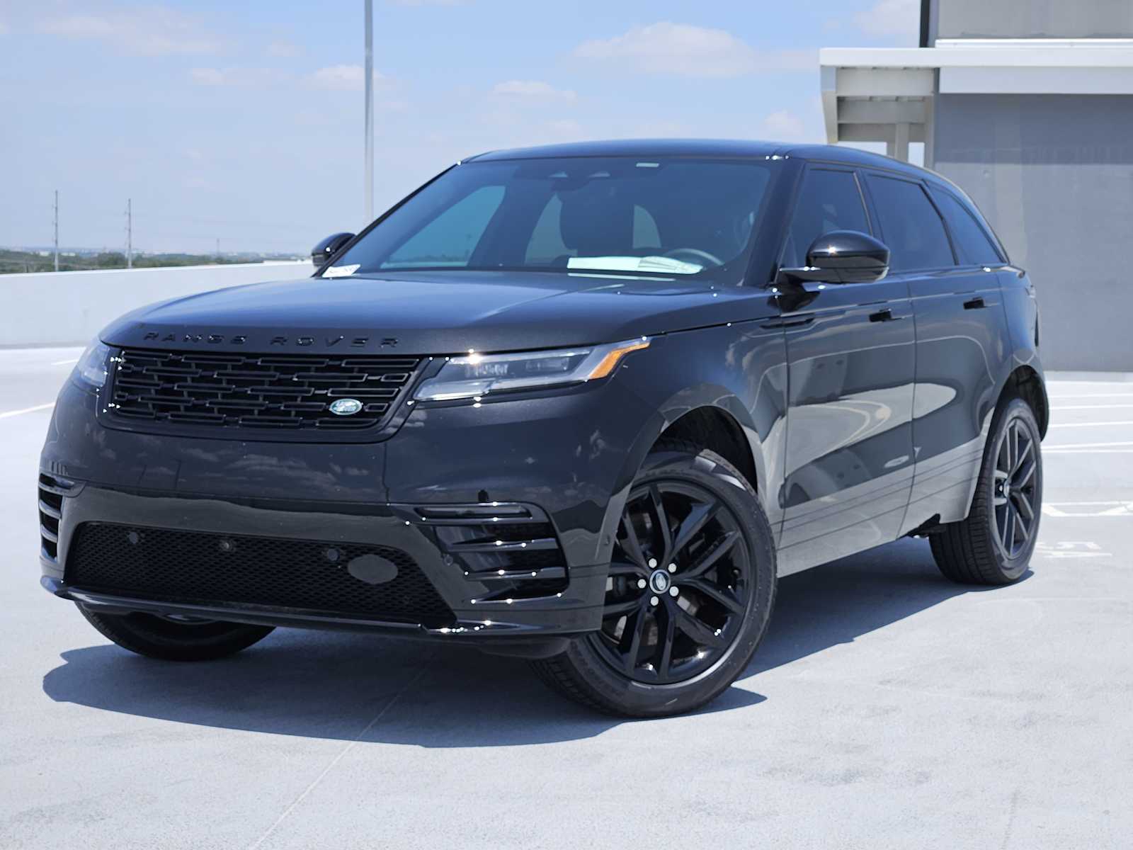 2026 Land Rover Range Rover Velar Dynamic SE