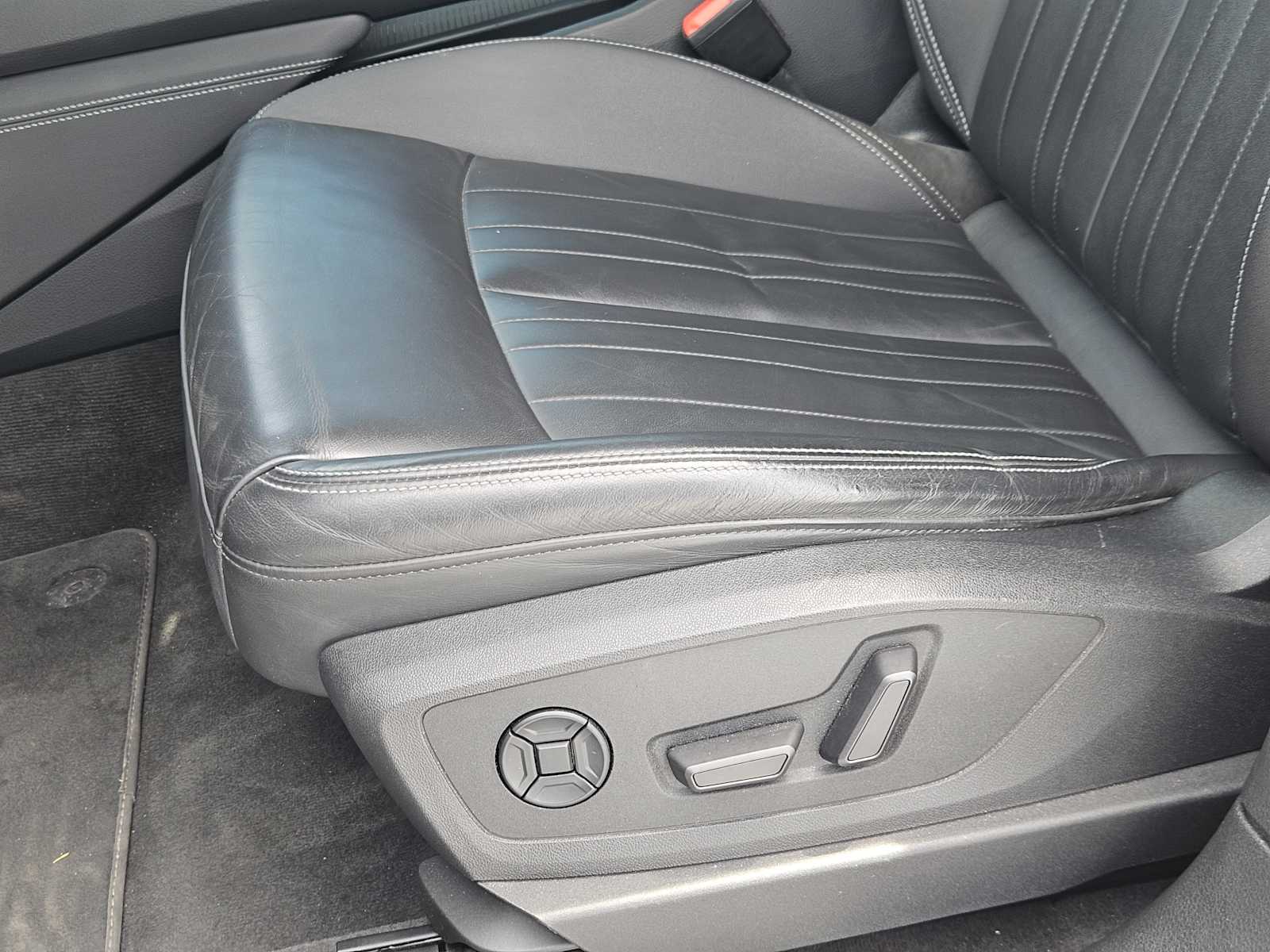 Used 2021 Florett Silver Metallic Audi Premium image 23