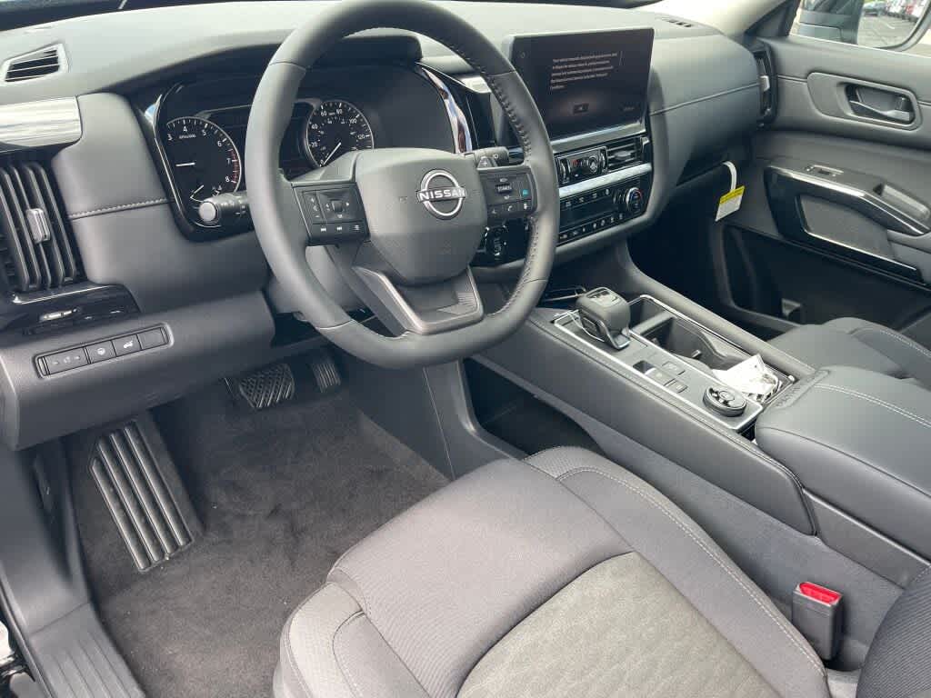 View vehicle photo 6