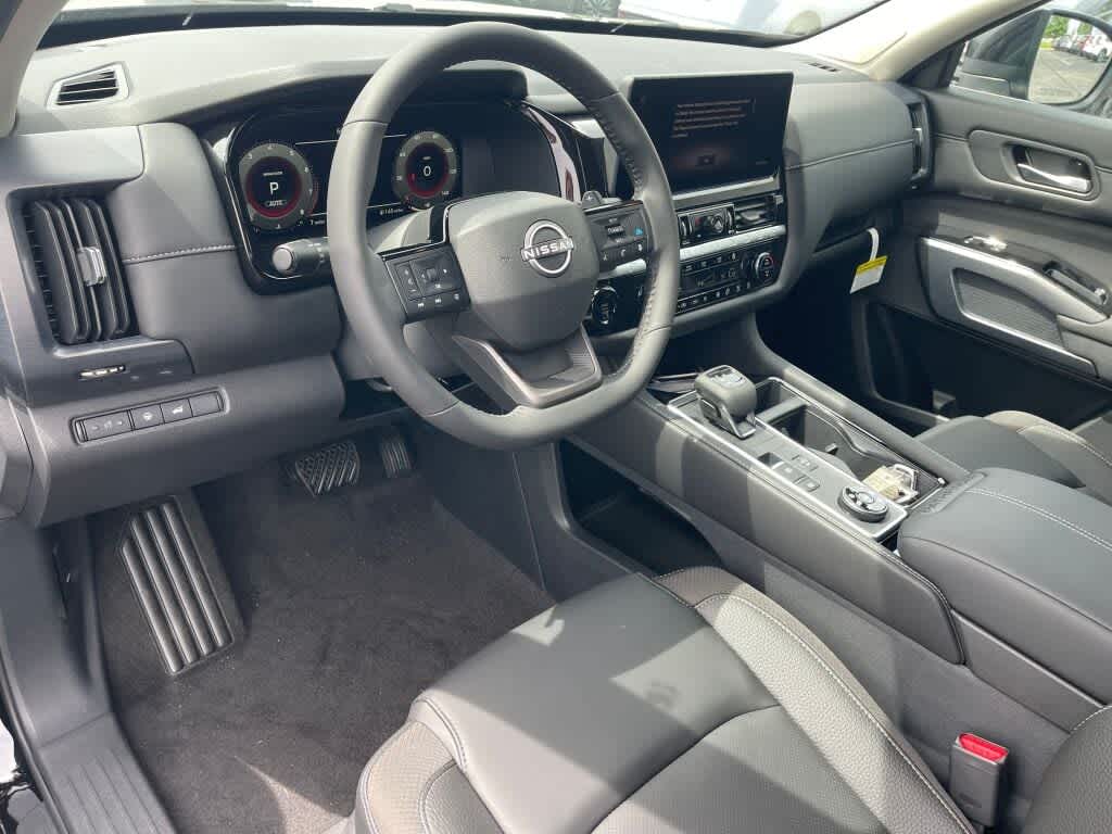 View vehicle photo 6