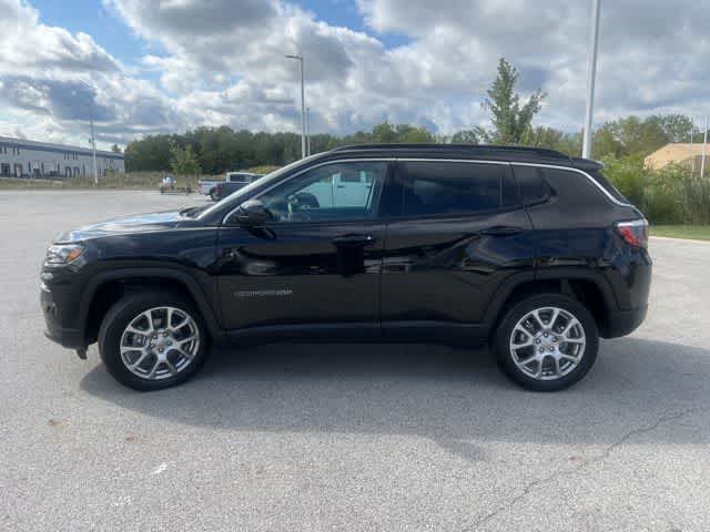 2022 Jeep Compass Latitude Lux 8