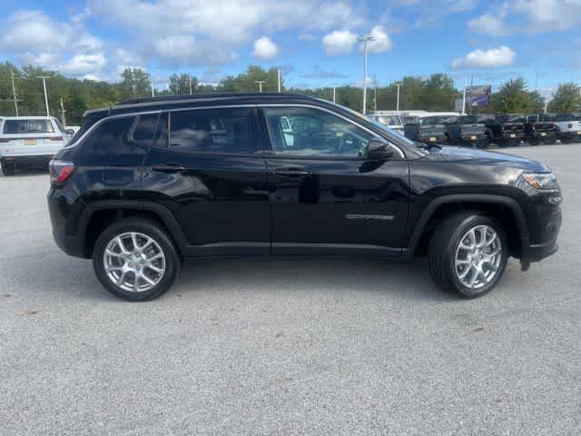 2022 Jeep Compass Latitude Lux 2