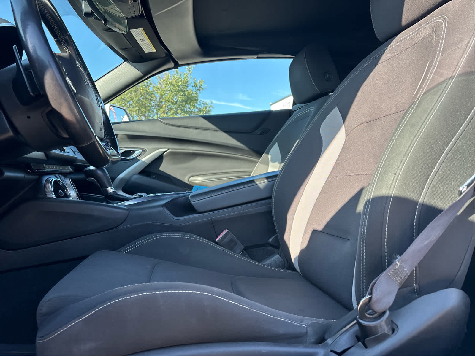 2017 Chevrolet Camaro 1LT, photo 6 of 8