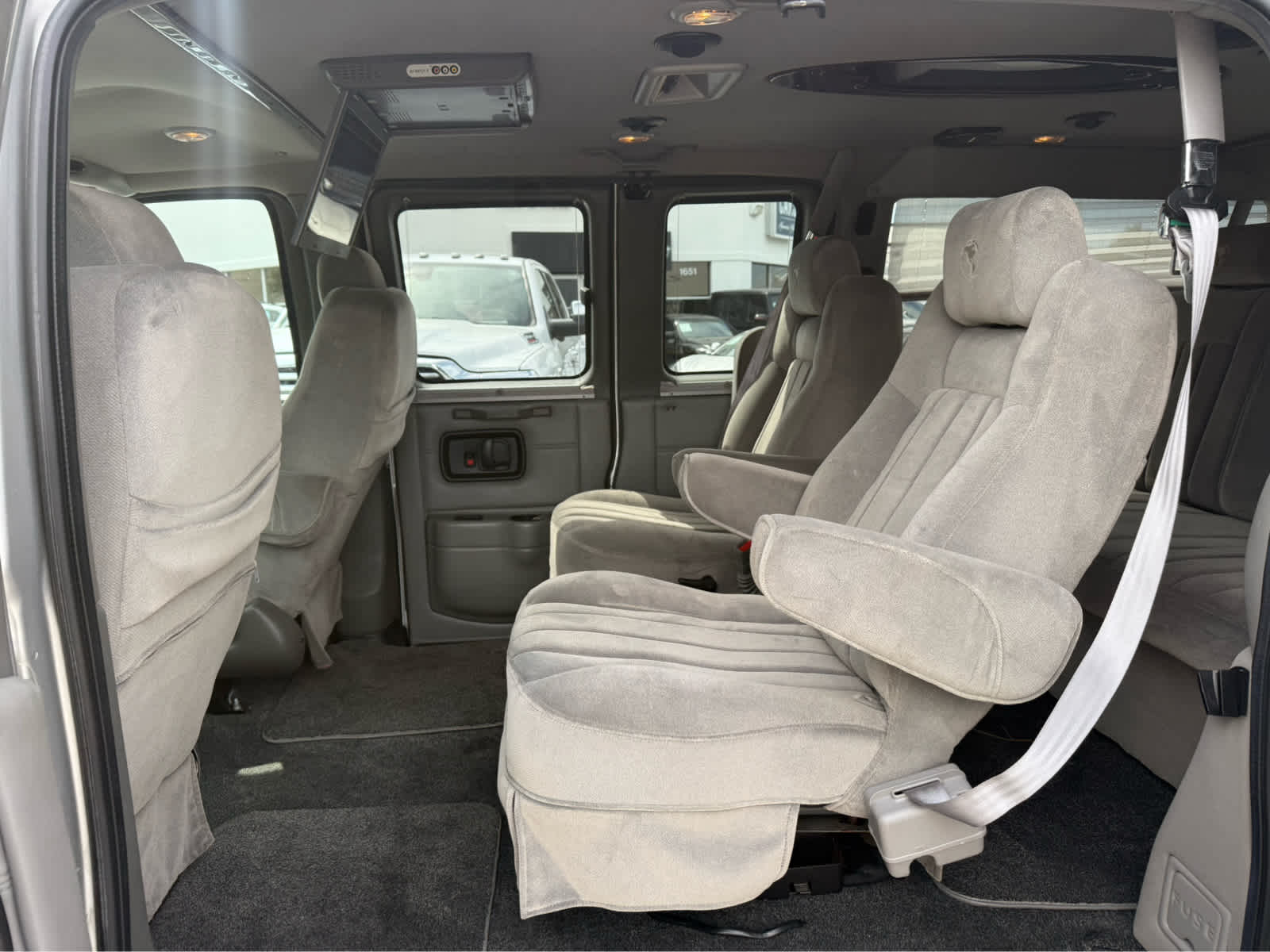 View vehicle photo 7