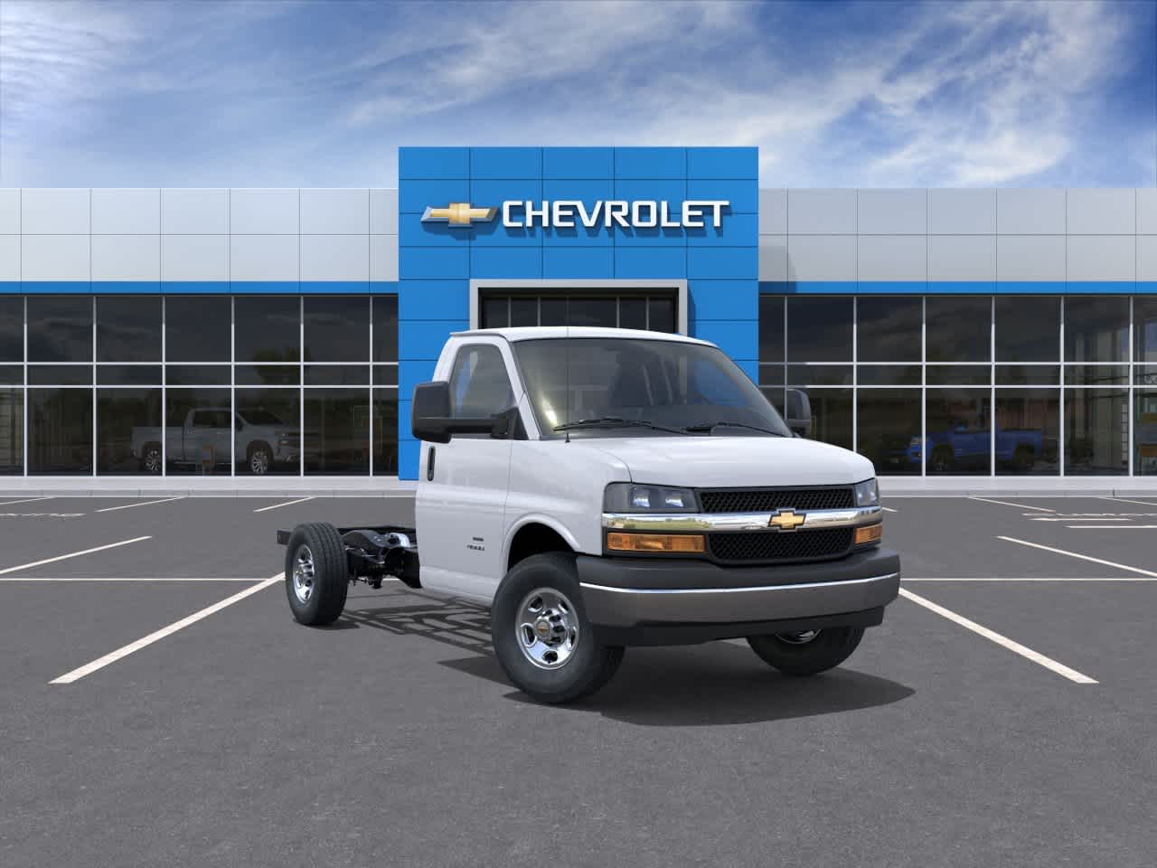 Summit White 2026 Chevrolet Express Chassis 3500 Cutaway 139 Van Rear-Wheel Drive 8-Speed Automatic
