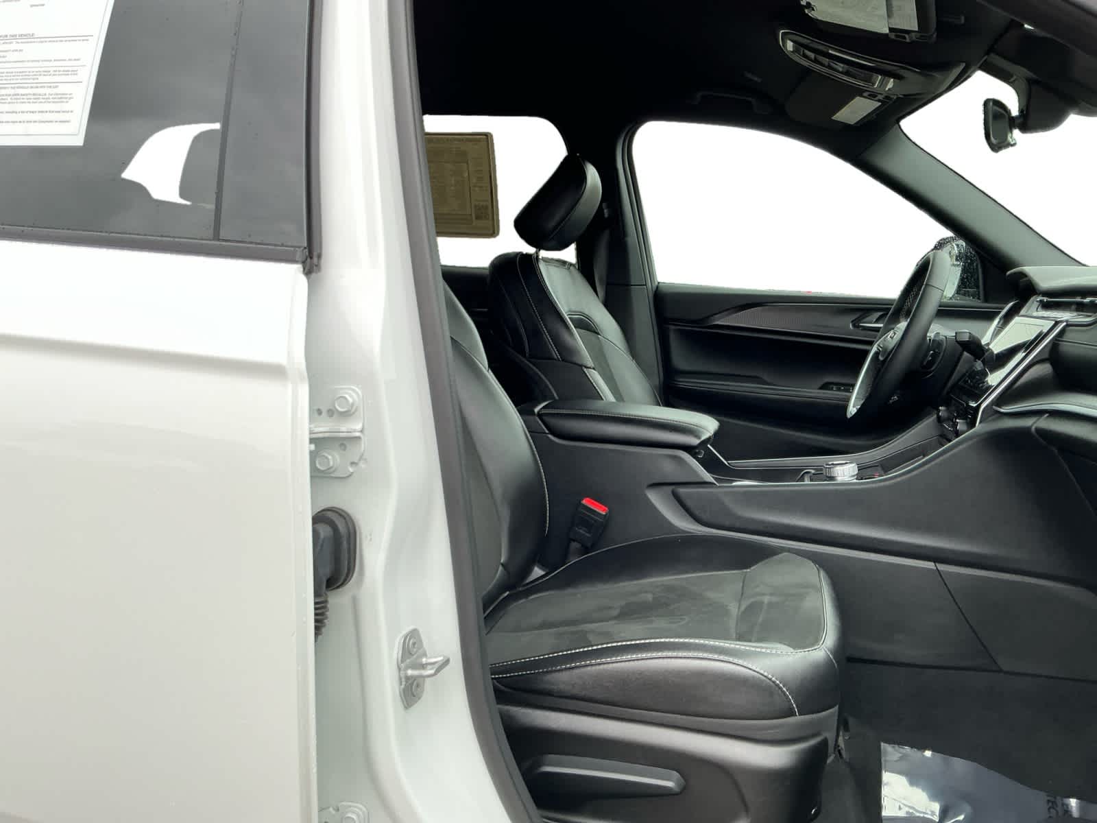 Used 2025 Jeep Grand Cherokee SUV