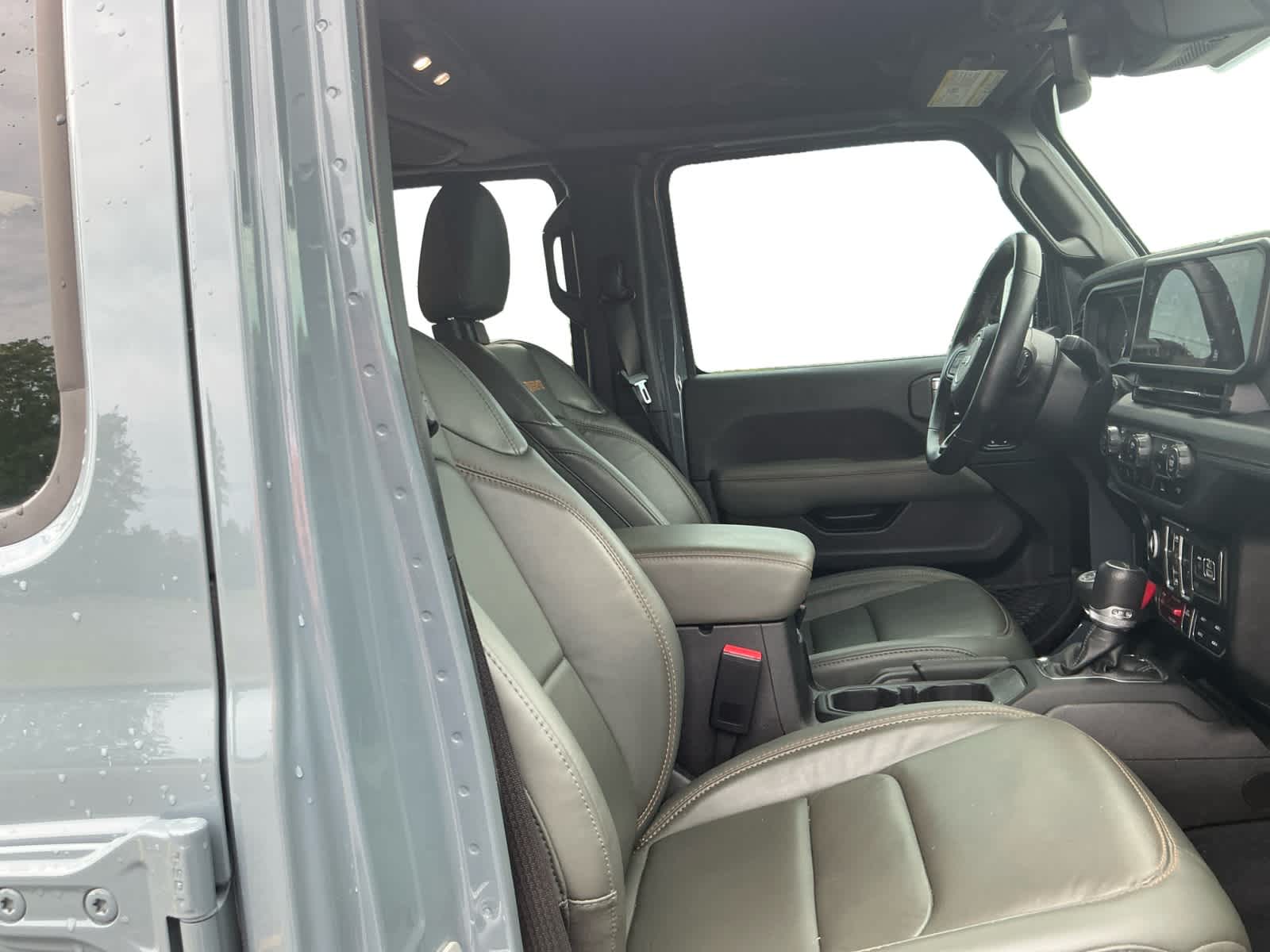 Used 2024 Jeep Gladiator Sedan