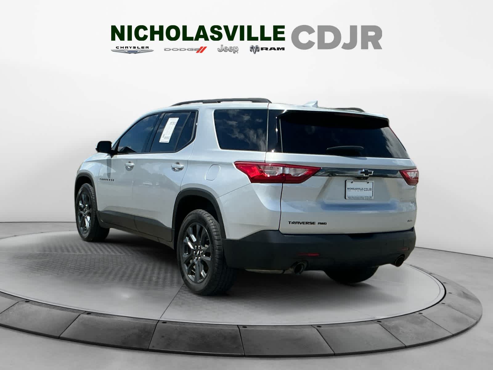 View vehicle photo 3