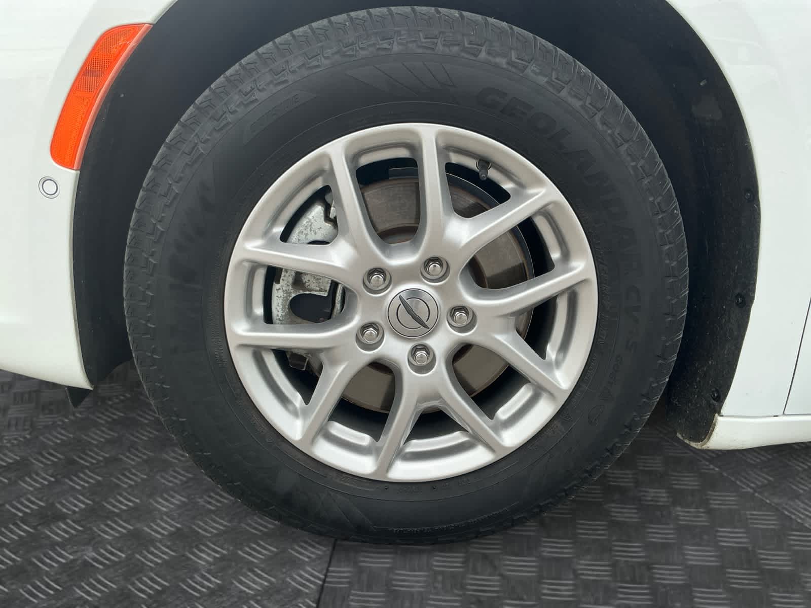 Used 2024 Chrysler Pacifica Van