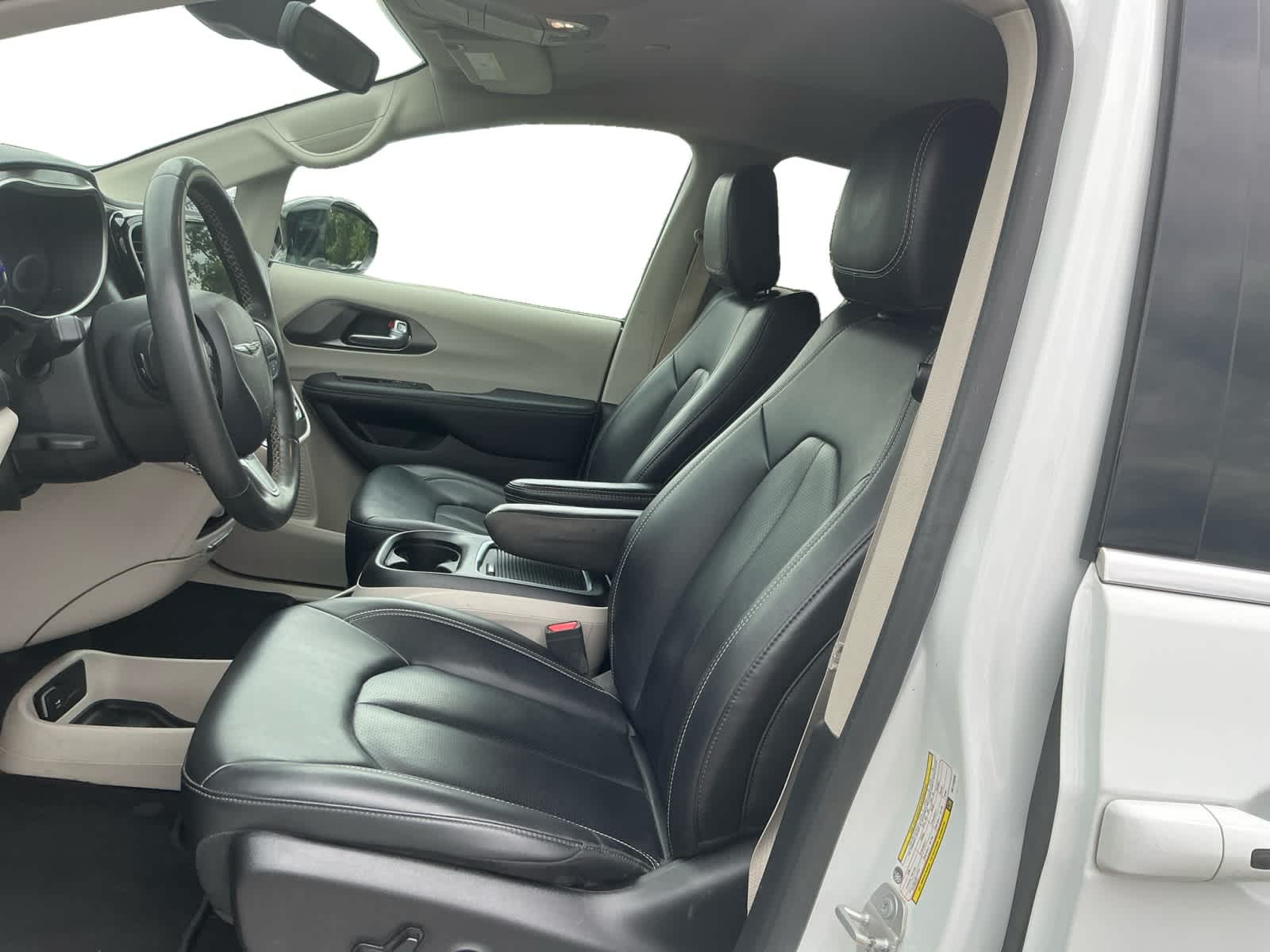 Used 2024 Chrysler Pacifica Van
