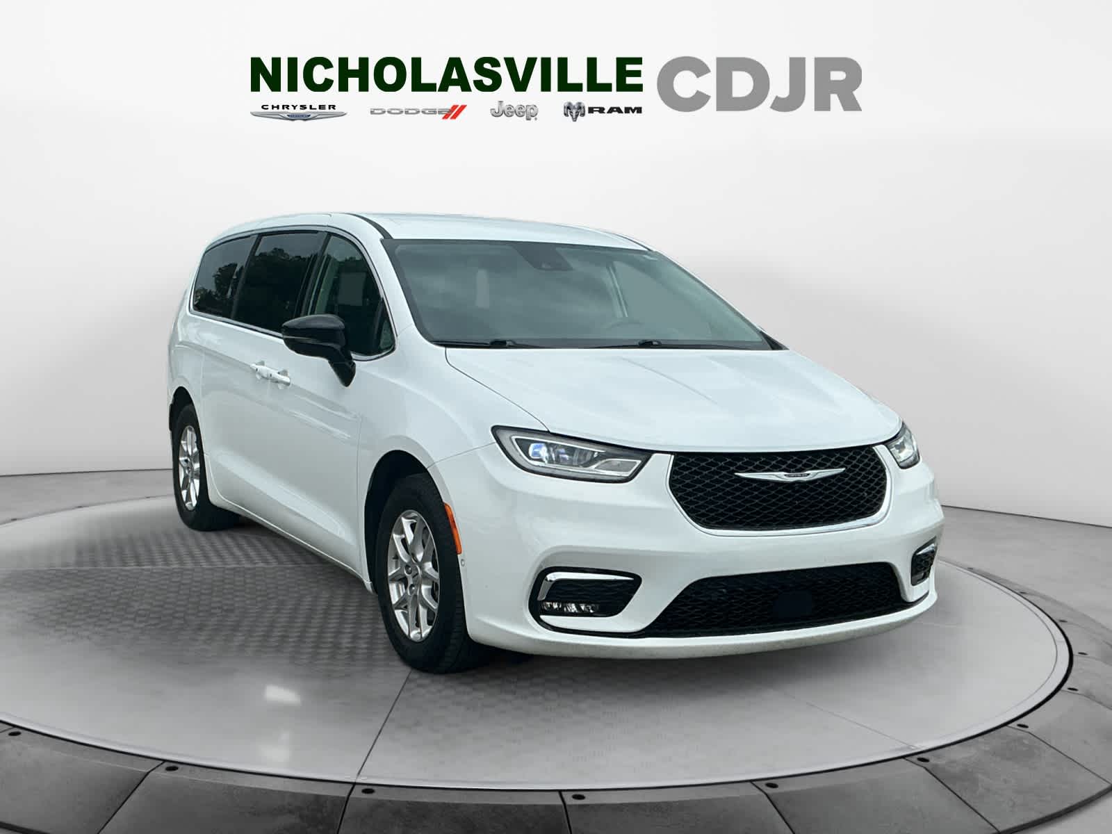 Used 2024 Chrysler Pacifica Van