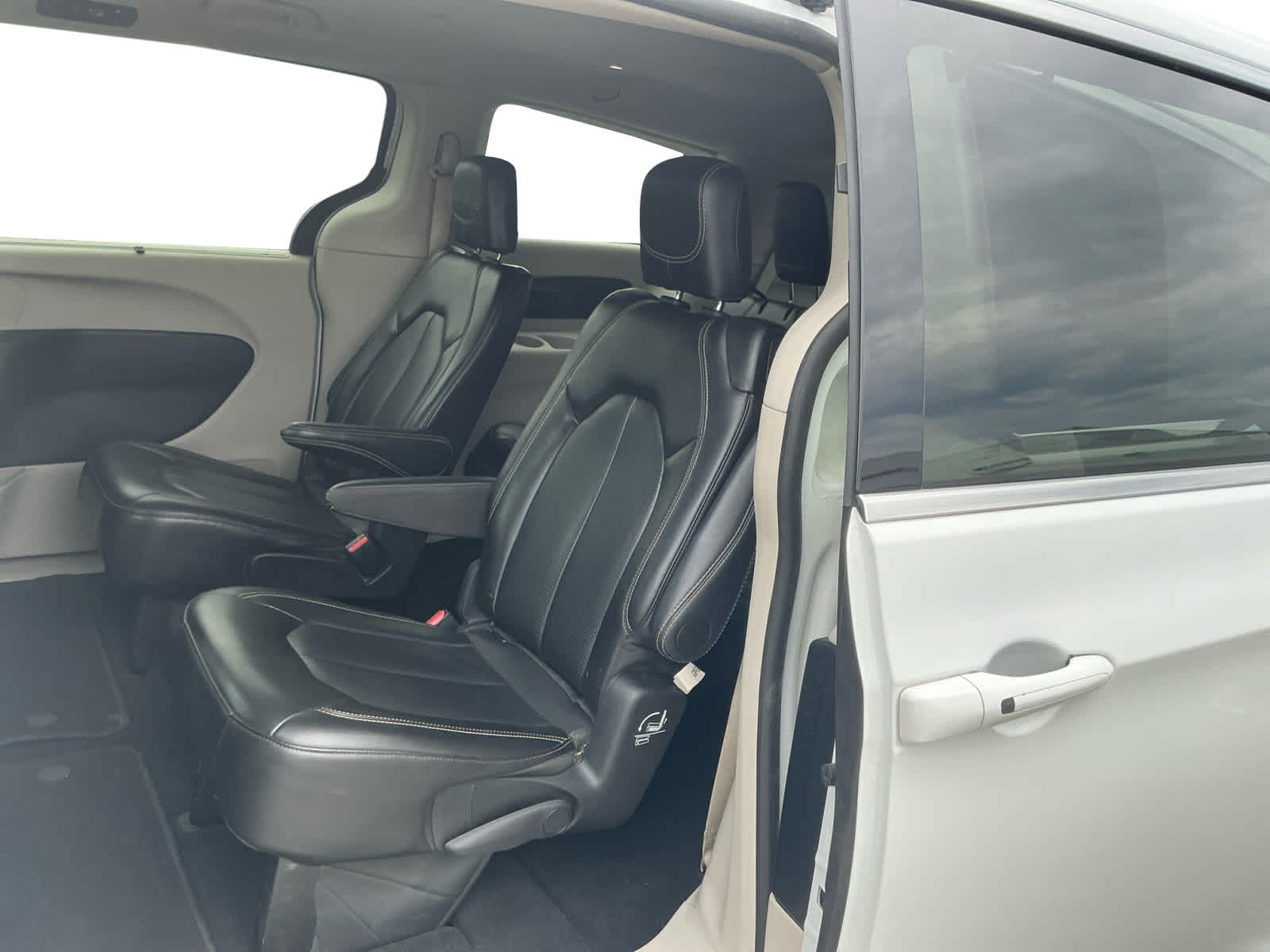 Used 2024 Chrysler Pacifica Van