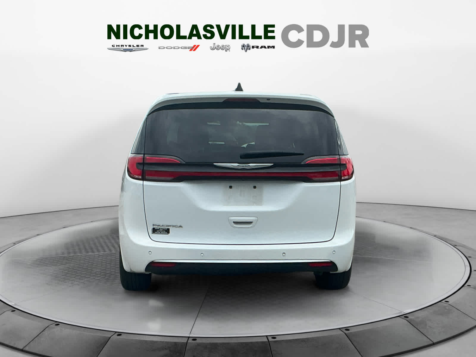 Used 2024 Chrysler Pacifica Van