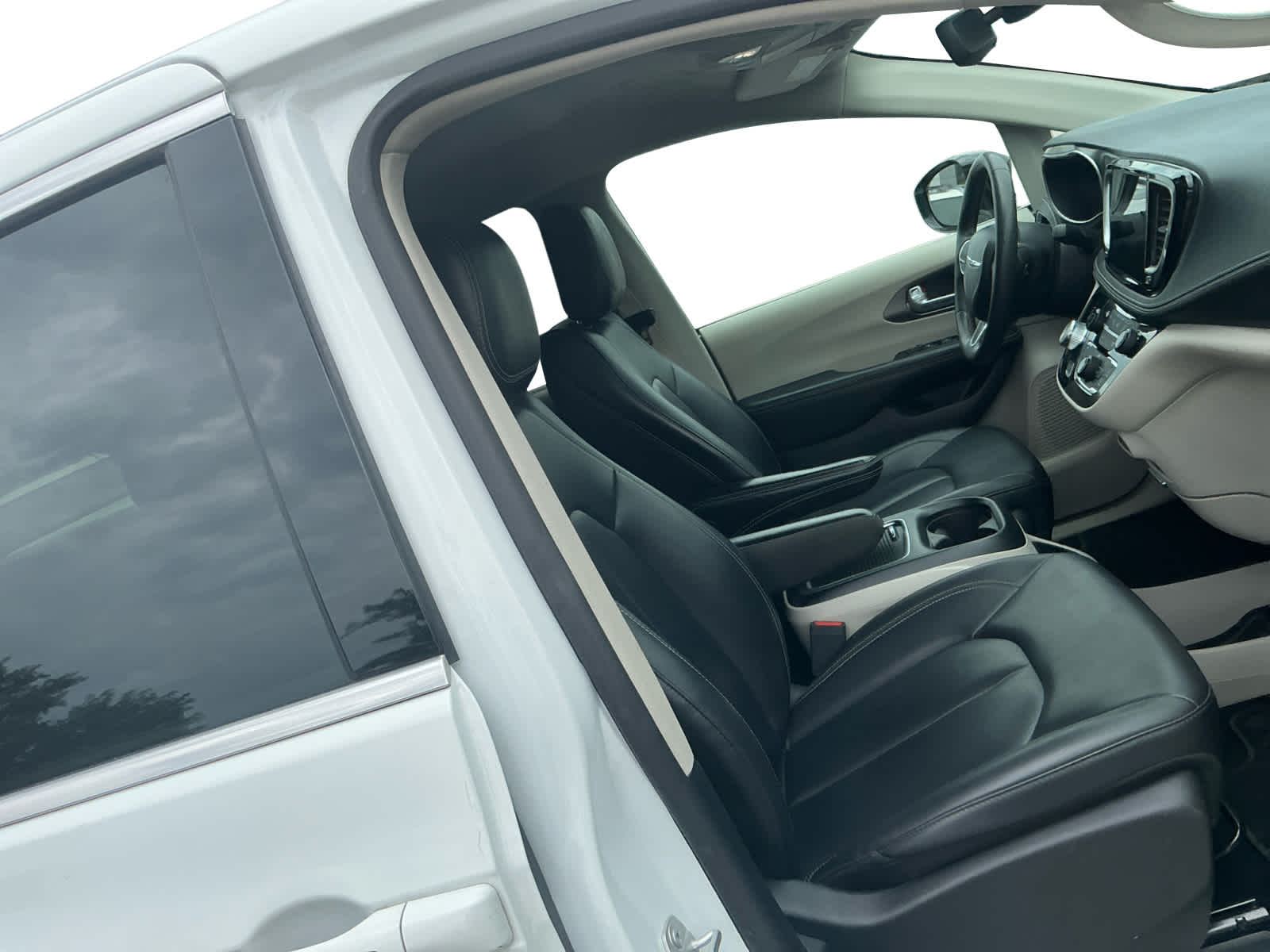 Used 2024 Chrysler Pacifica Van