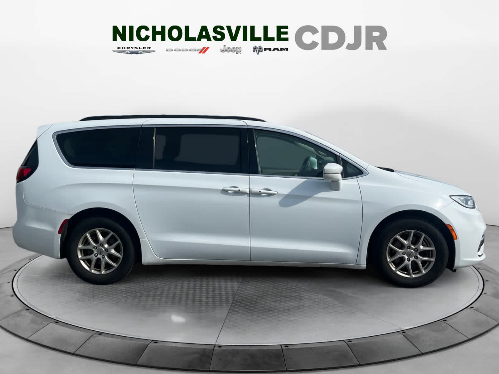 Used 2022 Chrysler Pacifica Van