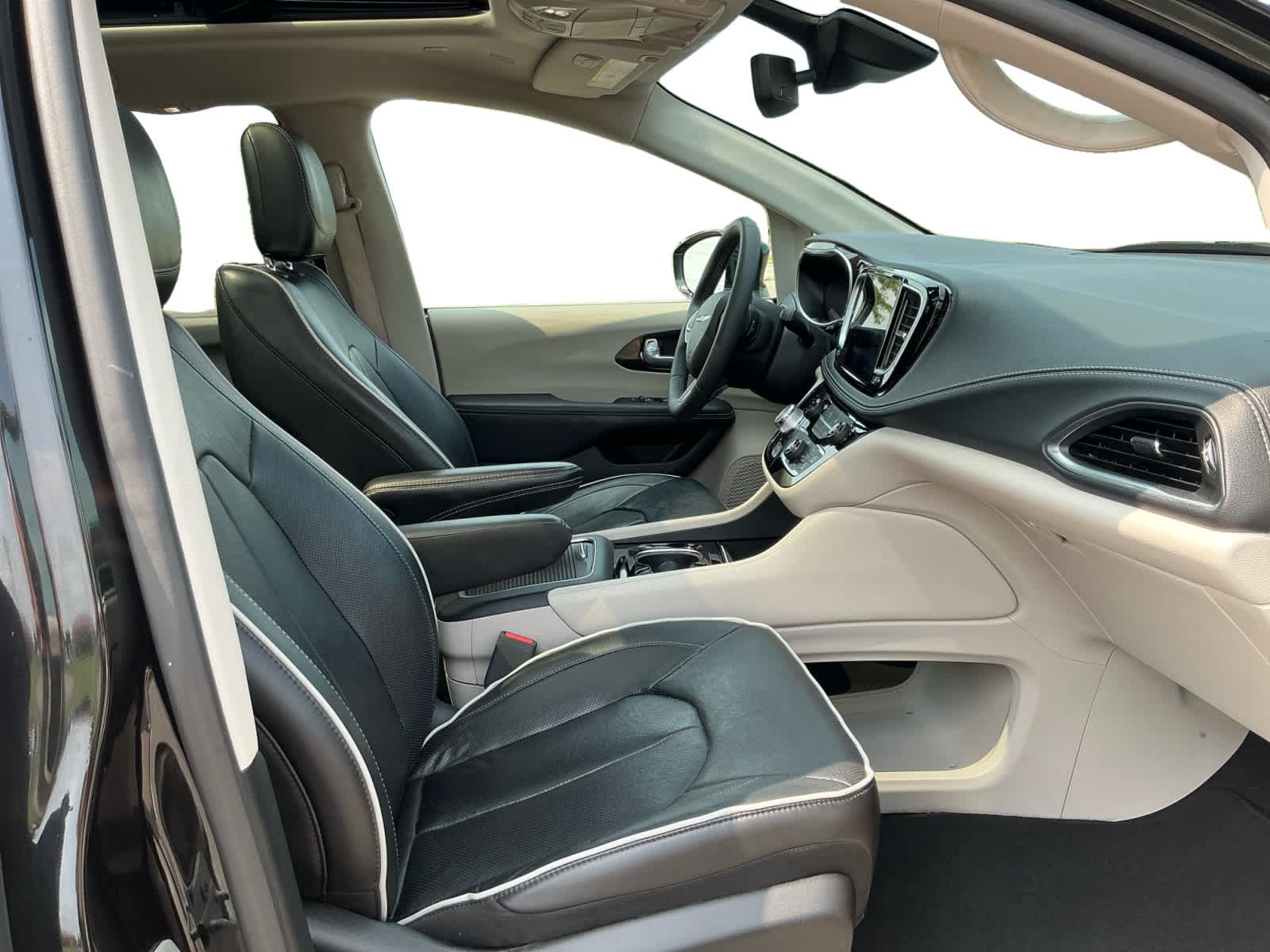 Used 2024 Chrysler Pacifica Sedan