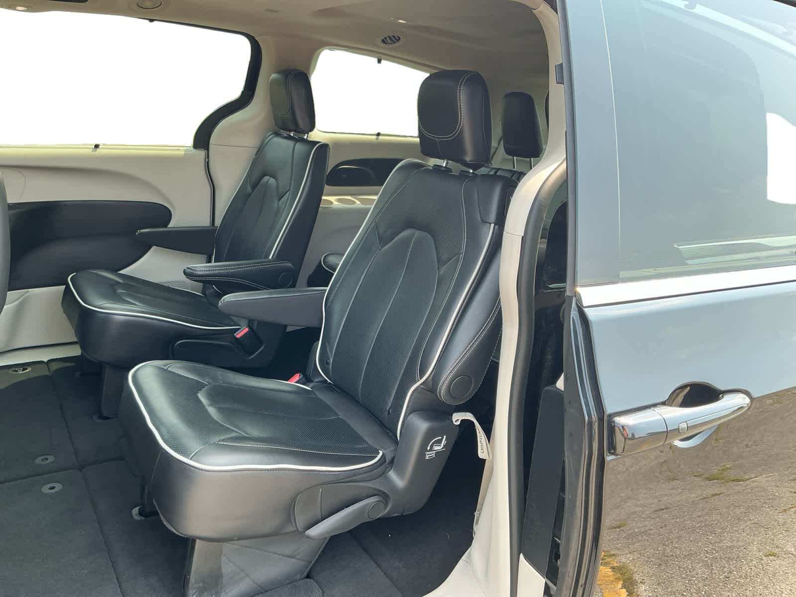 Used 2024 Chrysler Pacifica Sedan