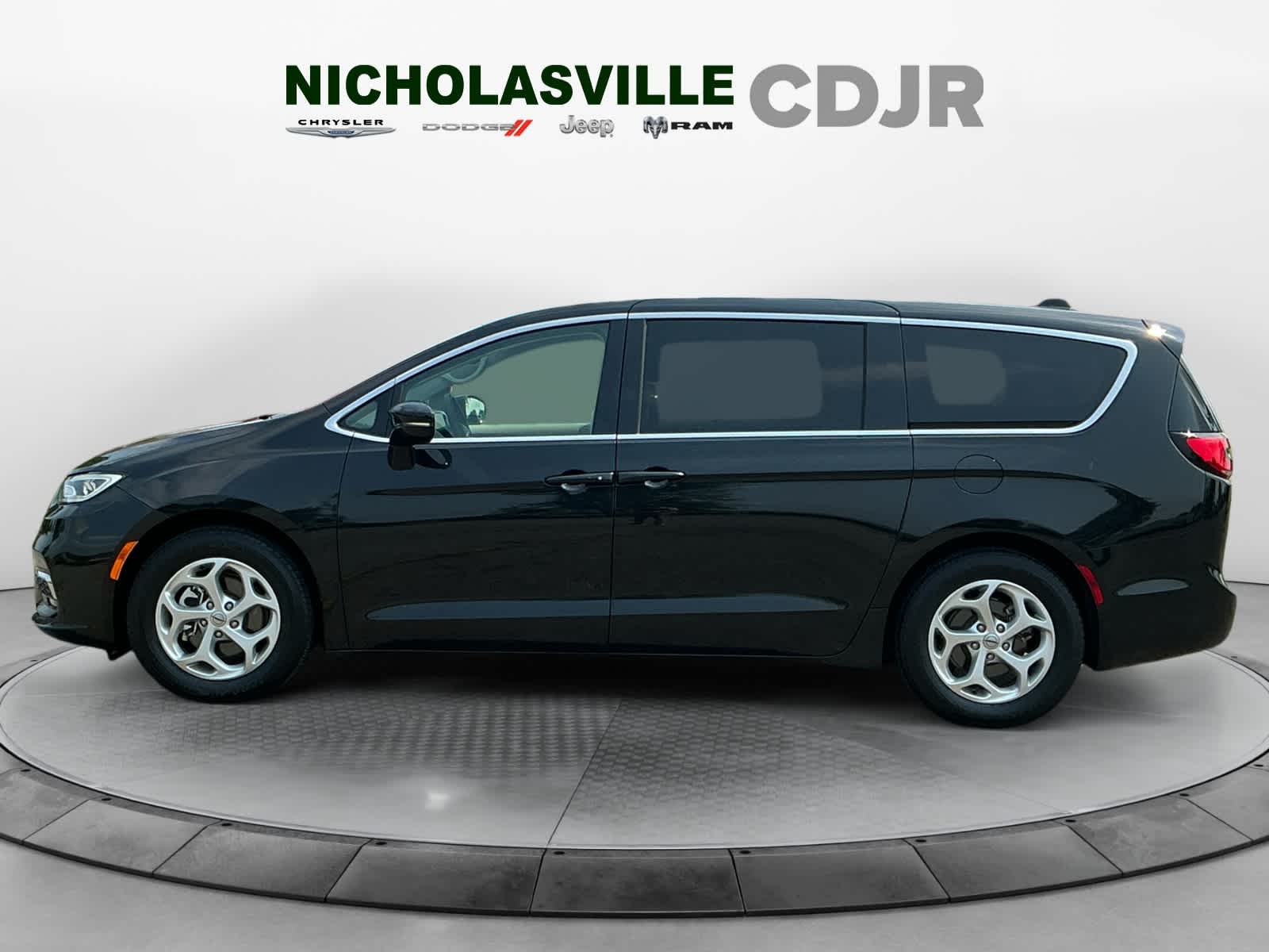 Used 2024 Chrysler Pacifica Sedan