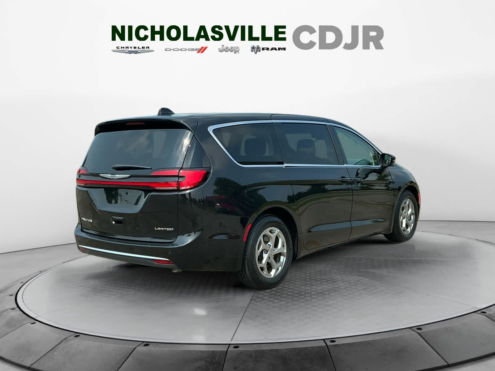 Used 2024 Chrysler Pacifica Sedan