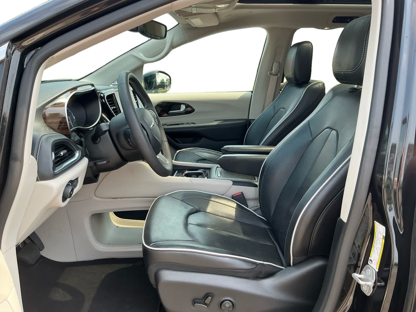 Used 2024 Chrysler Pacifica Sedan