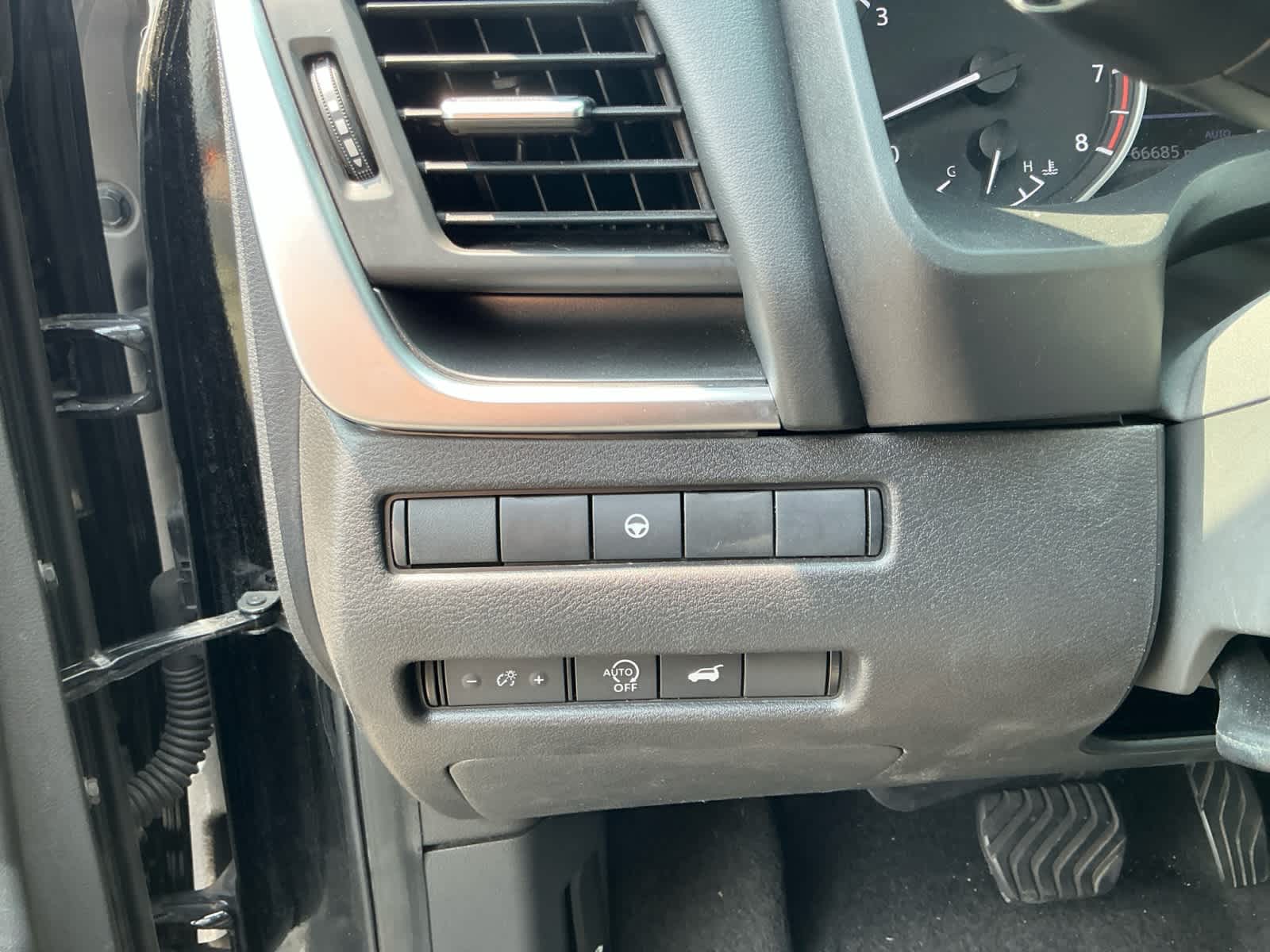 Used 2025 Nissan Rogue SUV