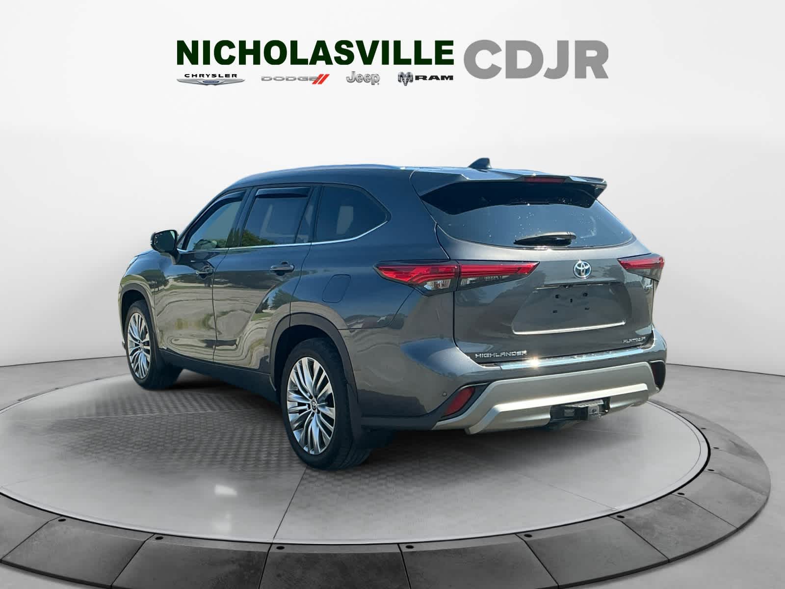 Used 2023 Toyota Highlander SUV