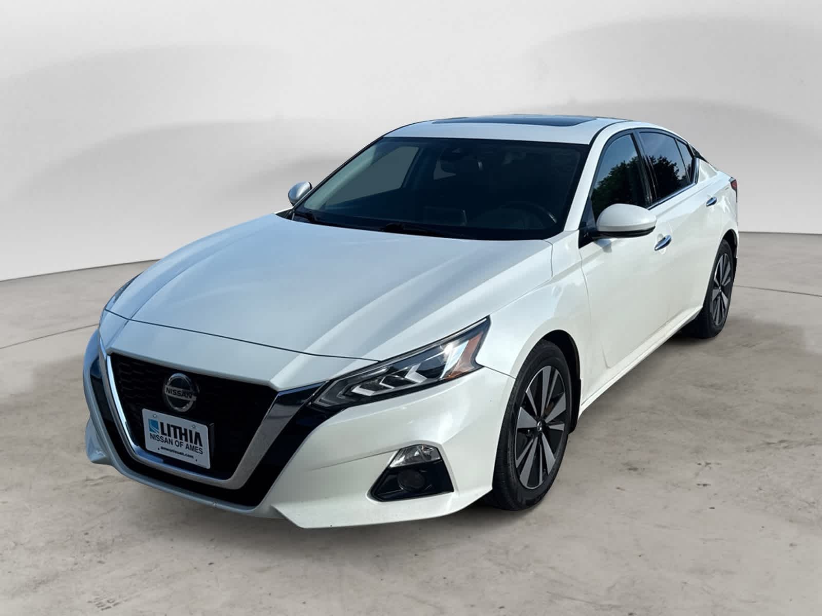 WHT/White 2019 Nissan Altima Sedan All-Wheel Drive Continuously Variable Transmission