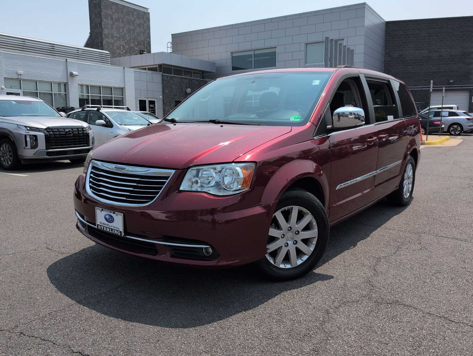  2011 Chrysler Town & Country Touring-L FWD   