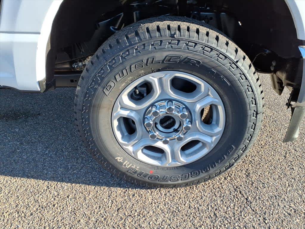 View vehicle photo 5