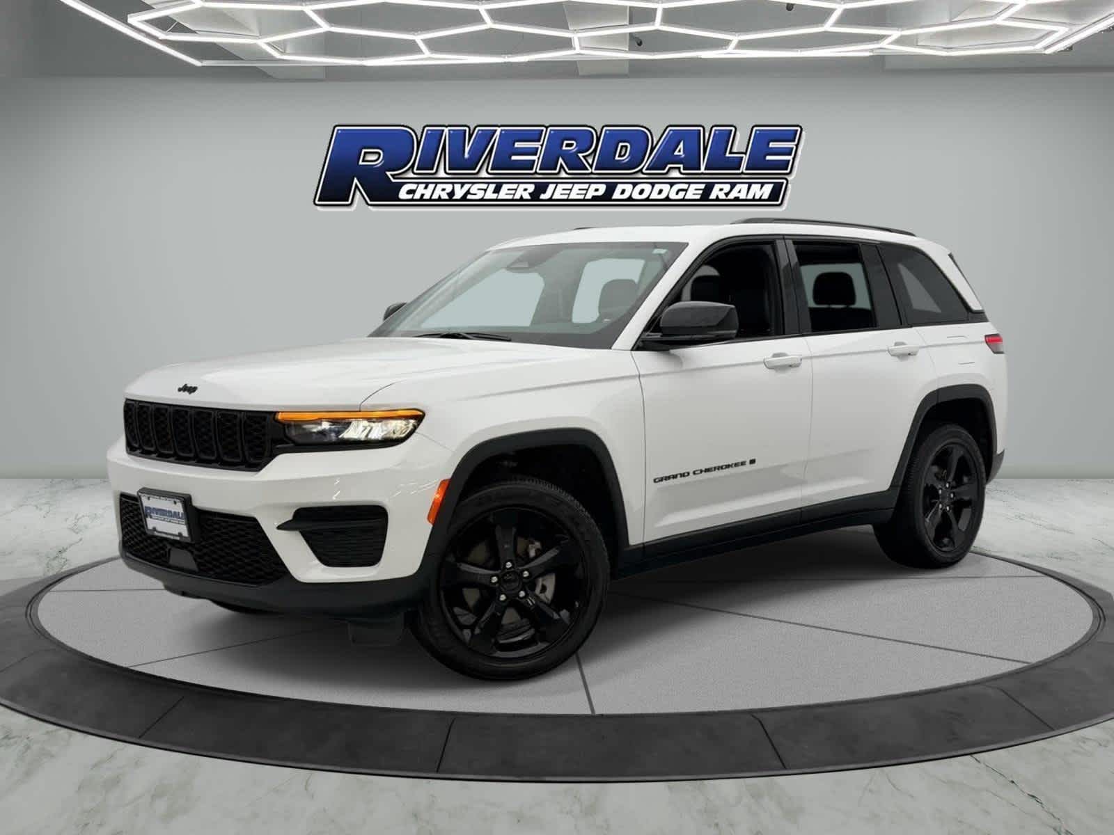 Bright White Clearcoat 2025 Jeep Grand Cherokee Altitude X 4WD SUV / Crossover Four-Wheel Drive 8-Speed Automatic