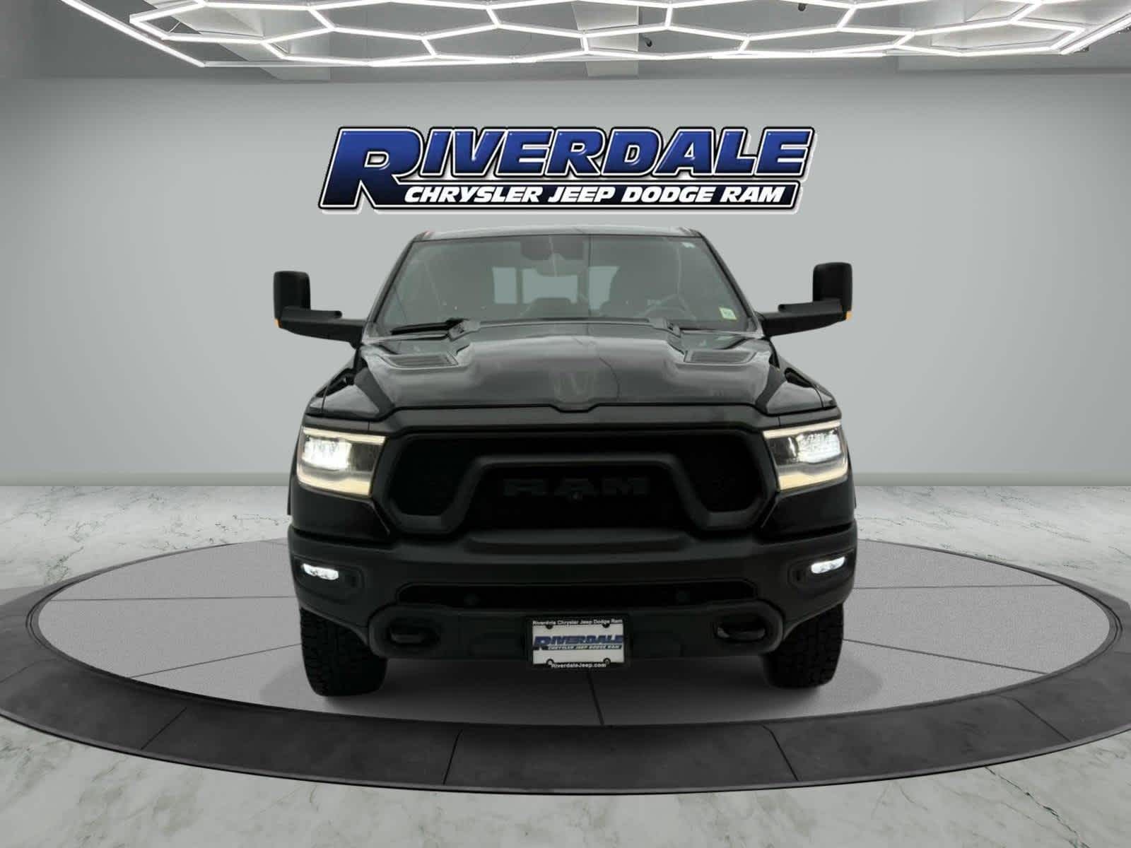View vehicle photo 2