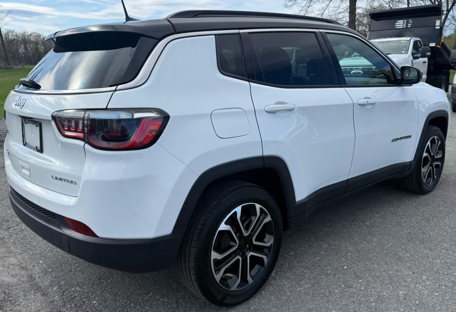 View vehicle photo 7
