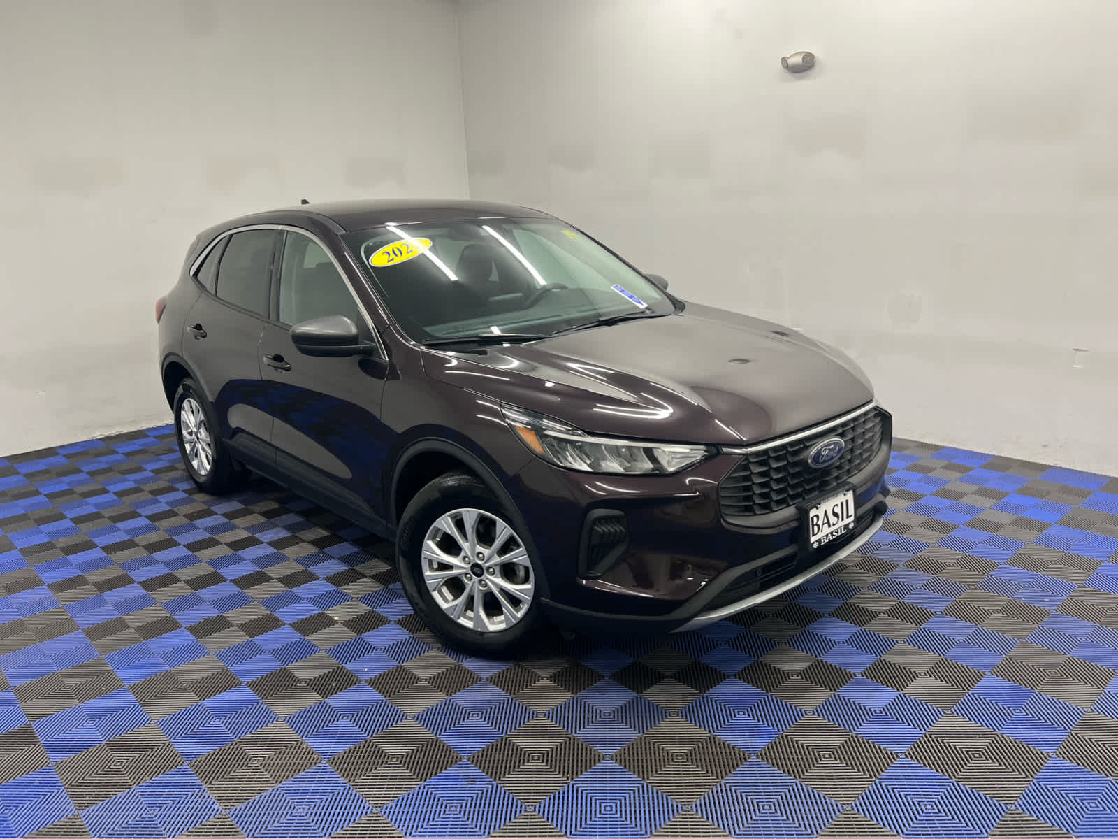 Cinnabar Red Metallic Premium Colorant 2023 Ford Escape SUV / Crossover All-Wheel Drive 8-Speed Automatic