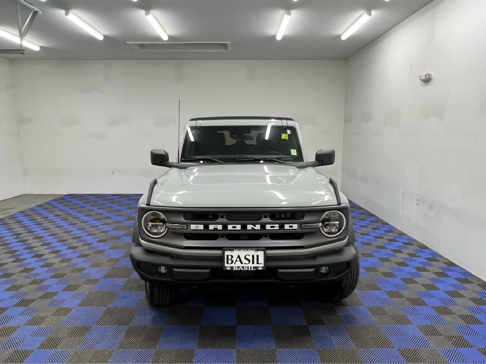 View vehicle photo 2