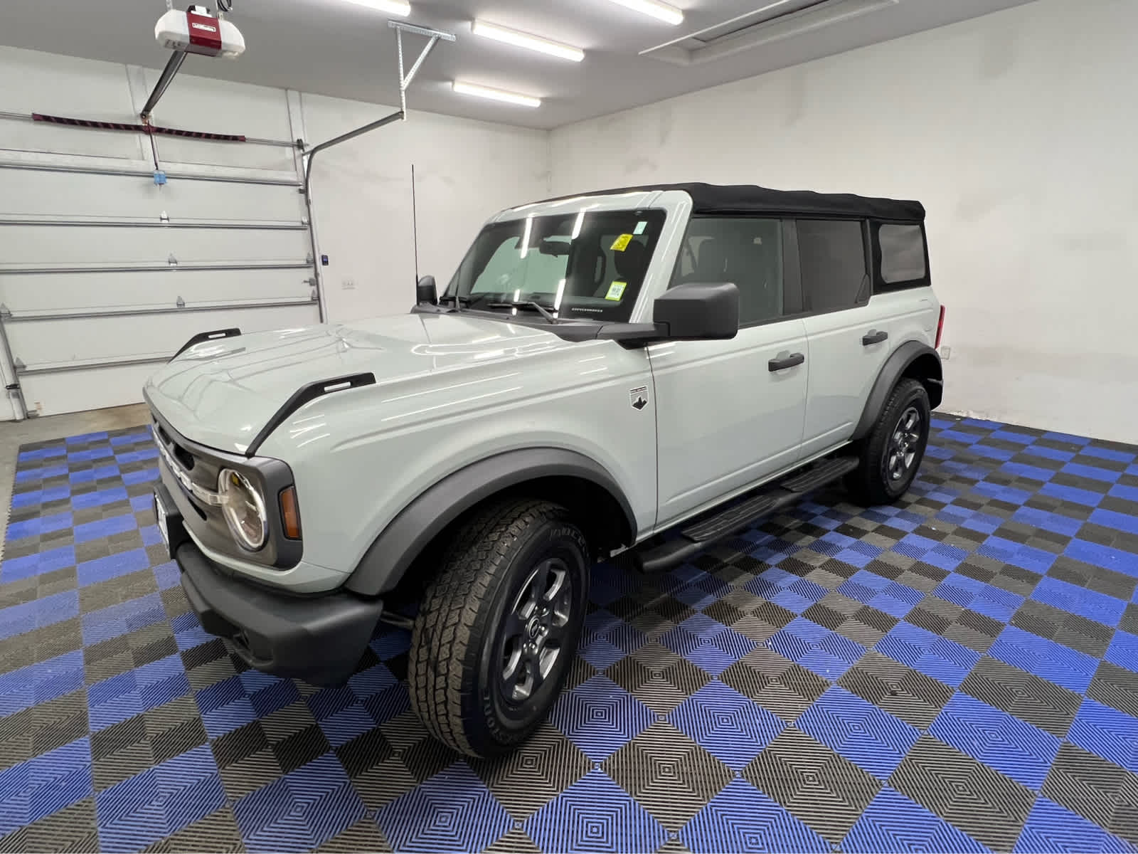 View vehicle photo 3