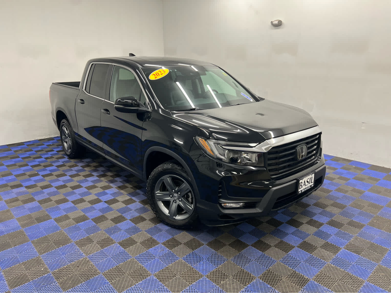 Crystal Black Pearl 2023 Honda Ridgeline RTL AWD Pickup Truck All-Wheel Drive 9-Speed Automatic