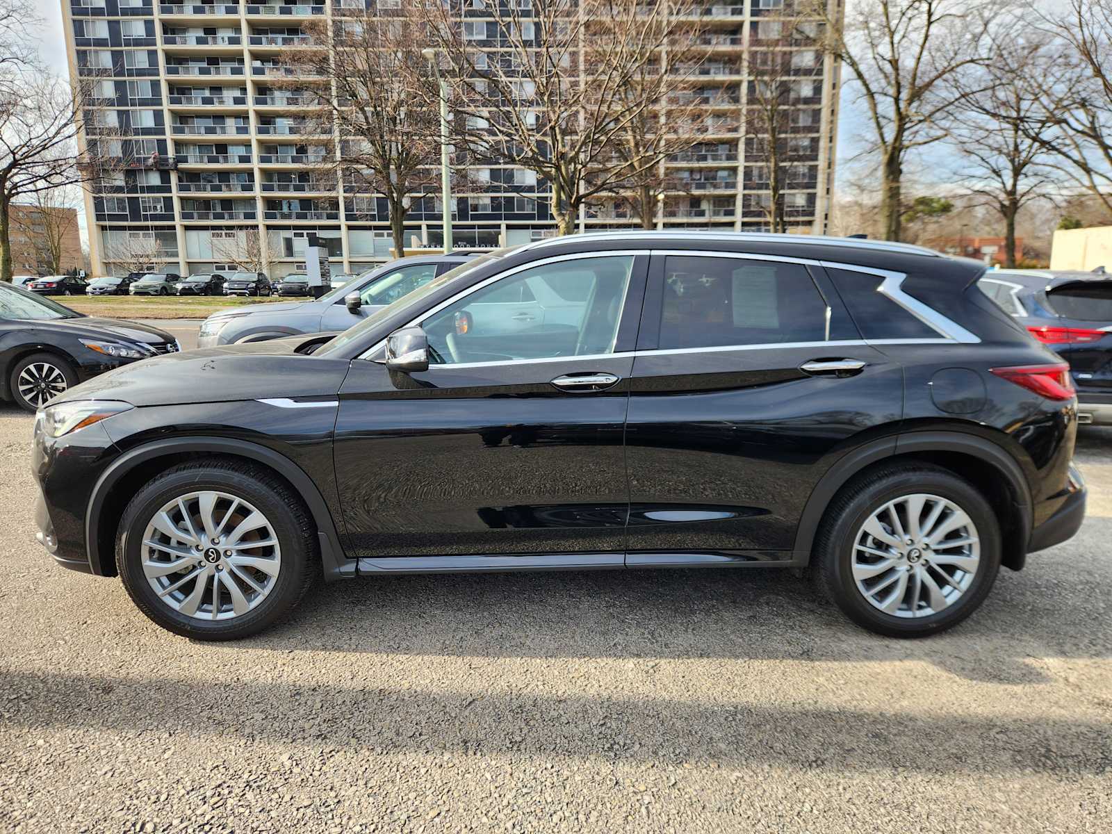 View vehicle photo 5