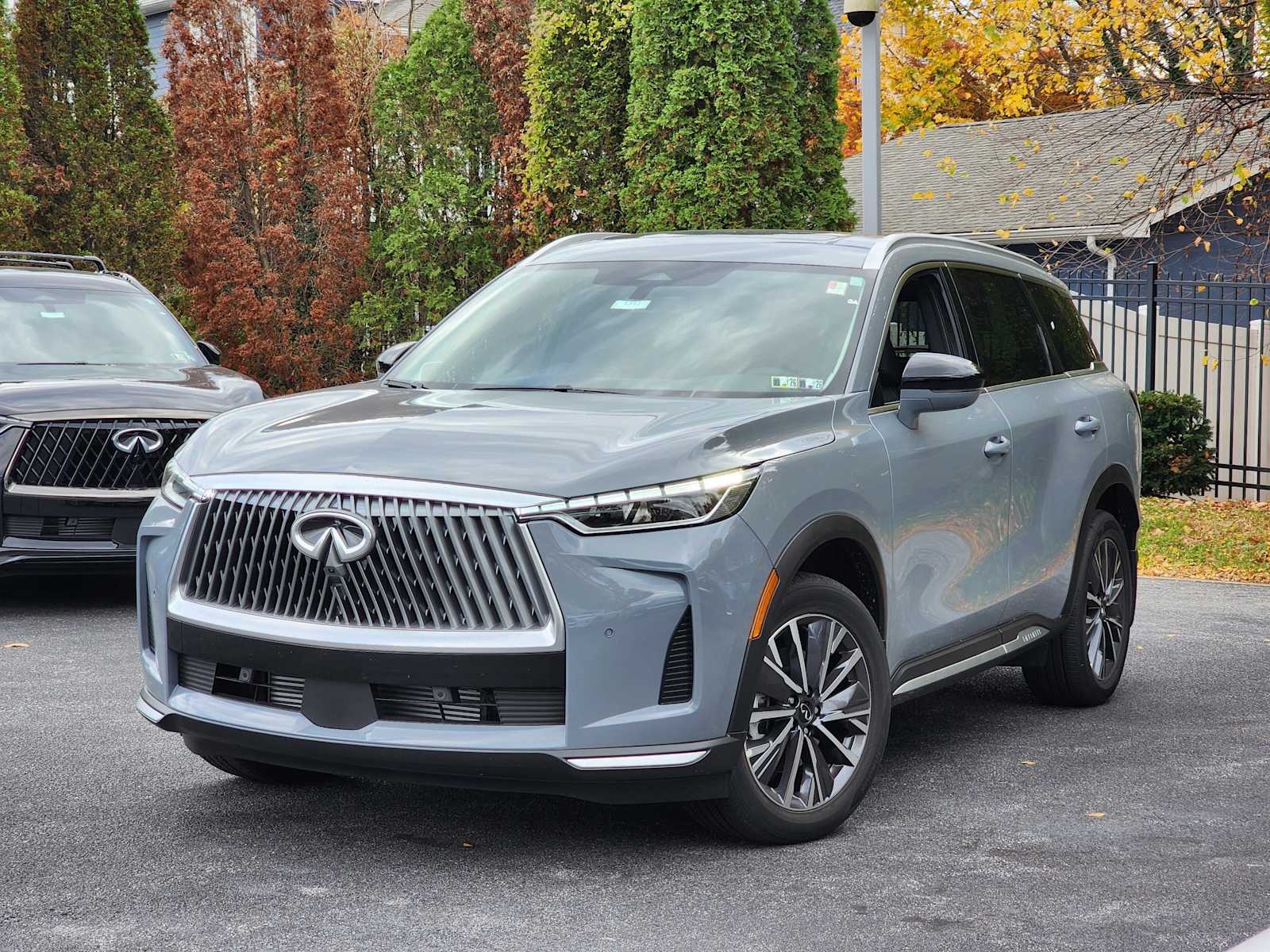 View vehicle photo 3