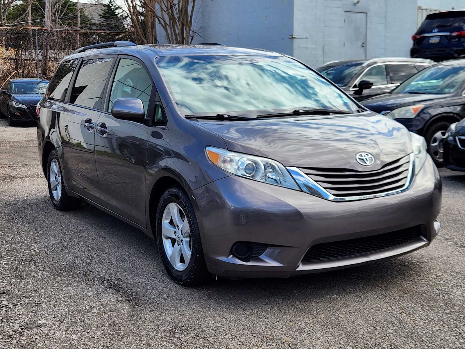 Predawn Gray Mica 2016 Toyota Sienna XLE 7-Passenger Auto Access Seat Minivan Front-Wheel Drive 6-Speed Automatic