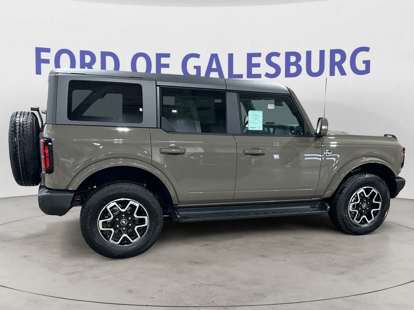 2025 Ford Bronco Outer Banks