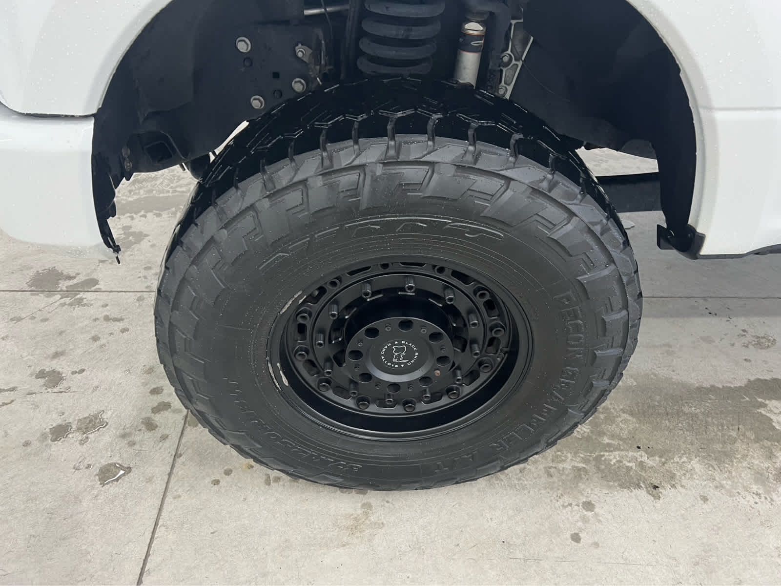 2022 Ford F-350 Lariat photo 2