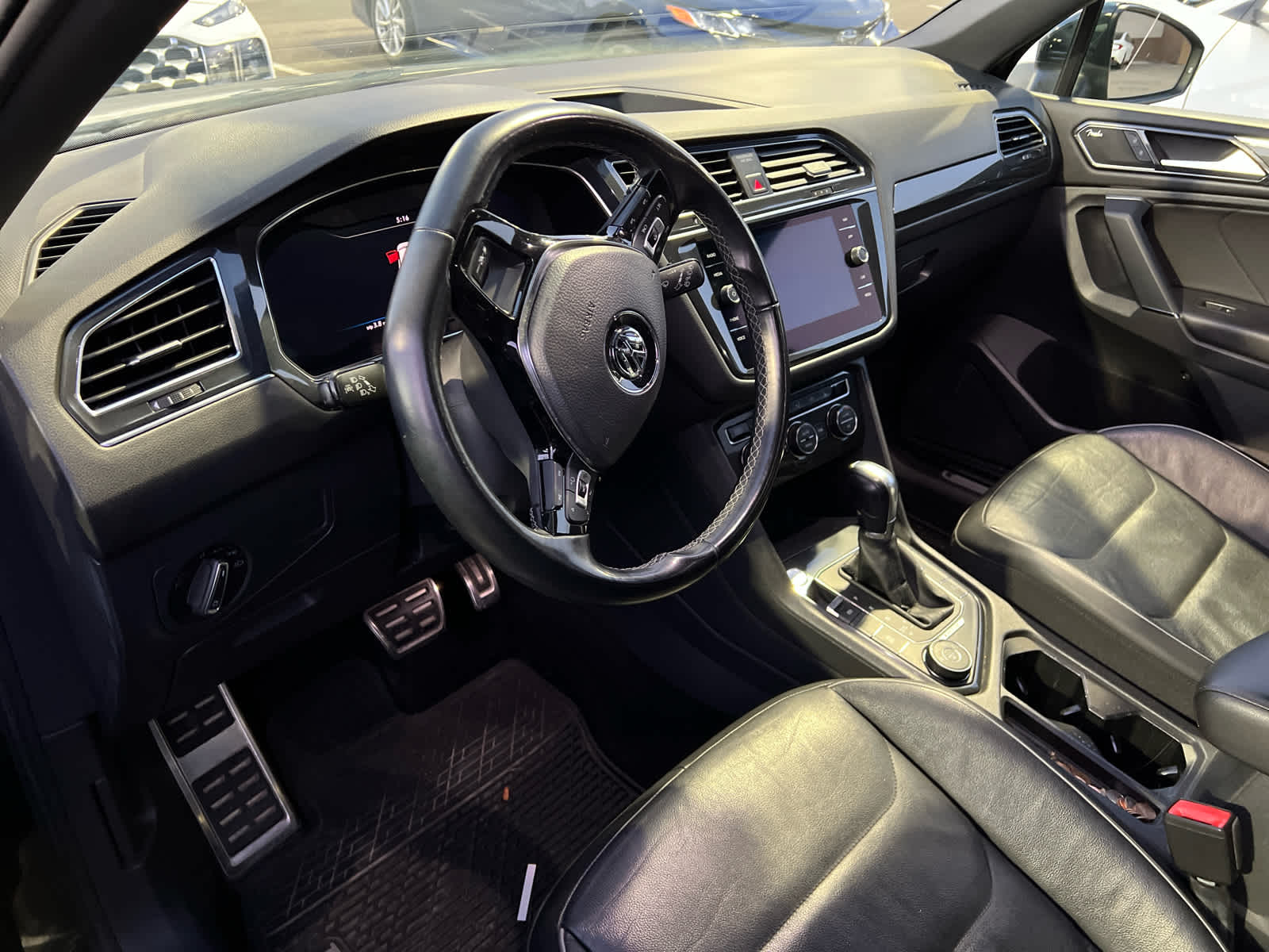 2018 Volkswagen Tiguan SEL Premium photo 4