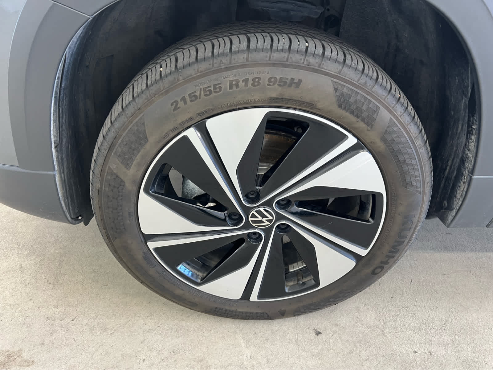 2024 Volkswagen Taos SE photo 3