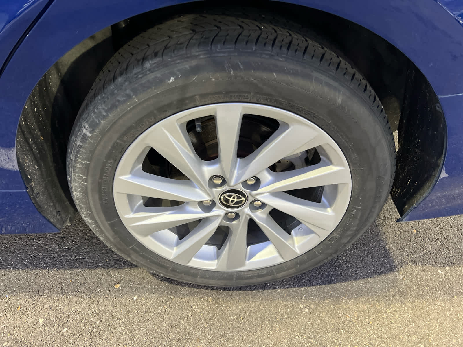 2023 Toyota Camry LE photo 2