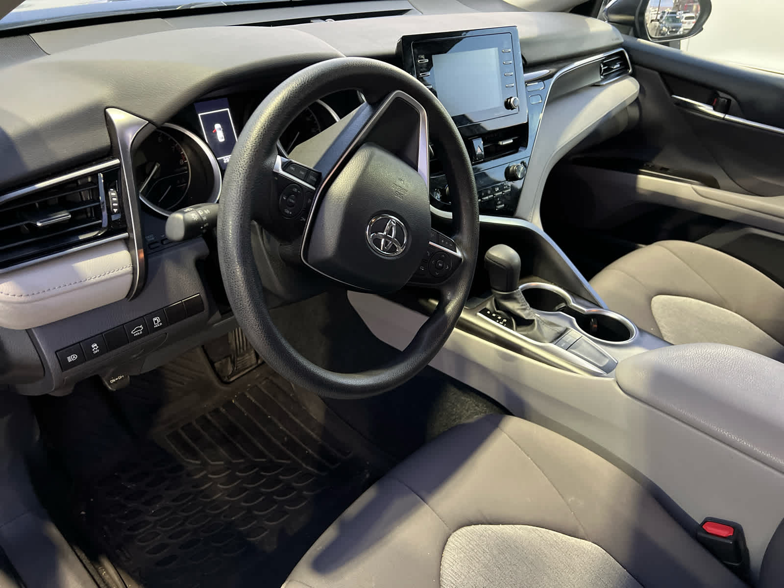 2023 Toyota Camry LE photo 4