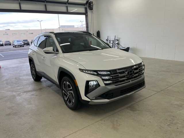 2025 Hyundai Tucson Limited photo 3