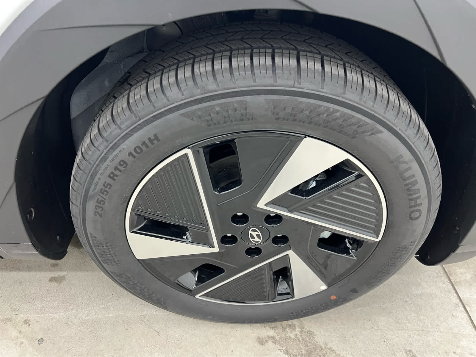 2026 Hyundai Ioniq 5 SEL photo 4