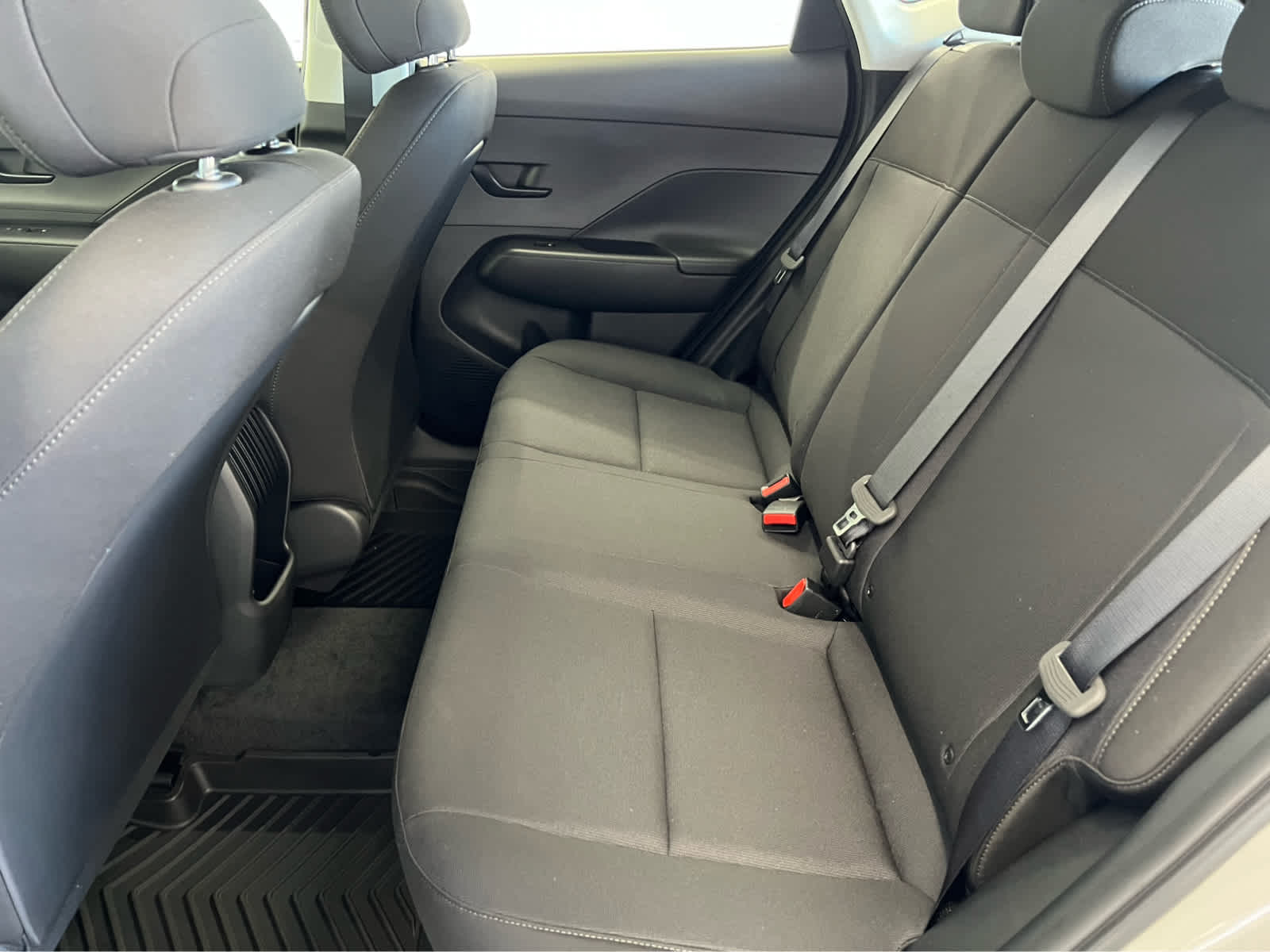 2026 Hyundai Kona SE photo 2