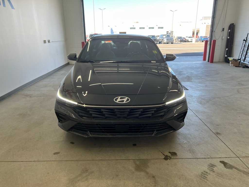 2025 Hyundai Elantra Hybrid Limited photo 4