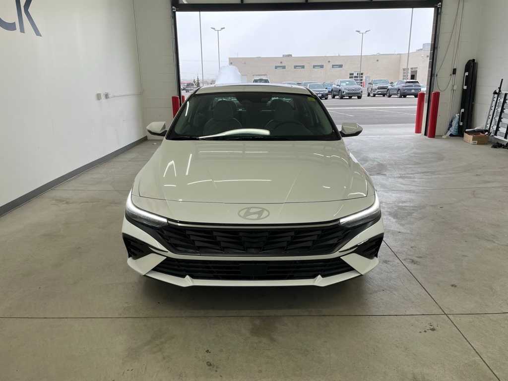 2025 Hyundai Elantra Hybrid Limited photo 3